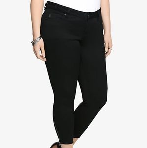 TORRID STILETTO JEGGING - SUPER STRETCH BLACK - 20R & 20S (Short) (C4-5 & C4-7)